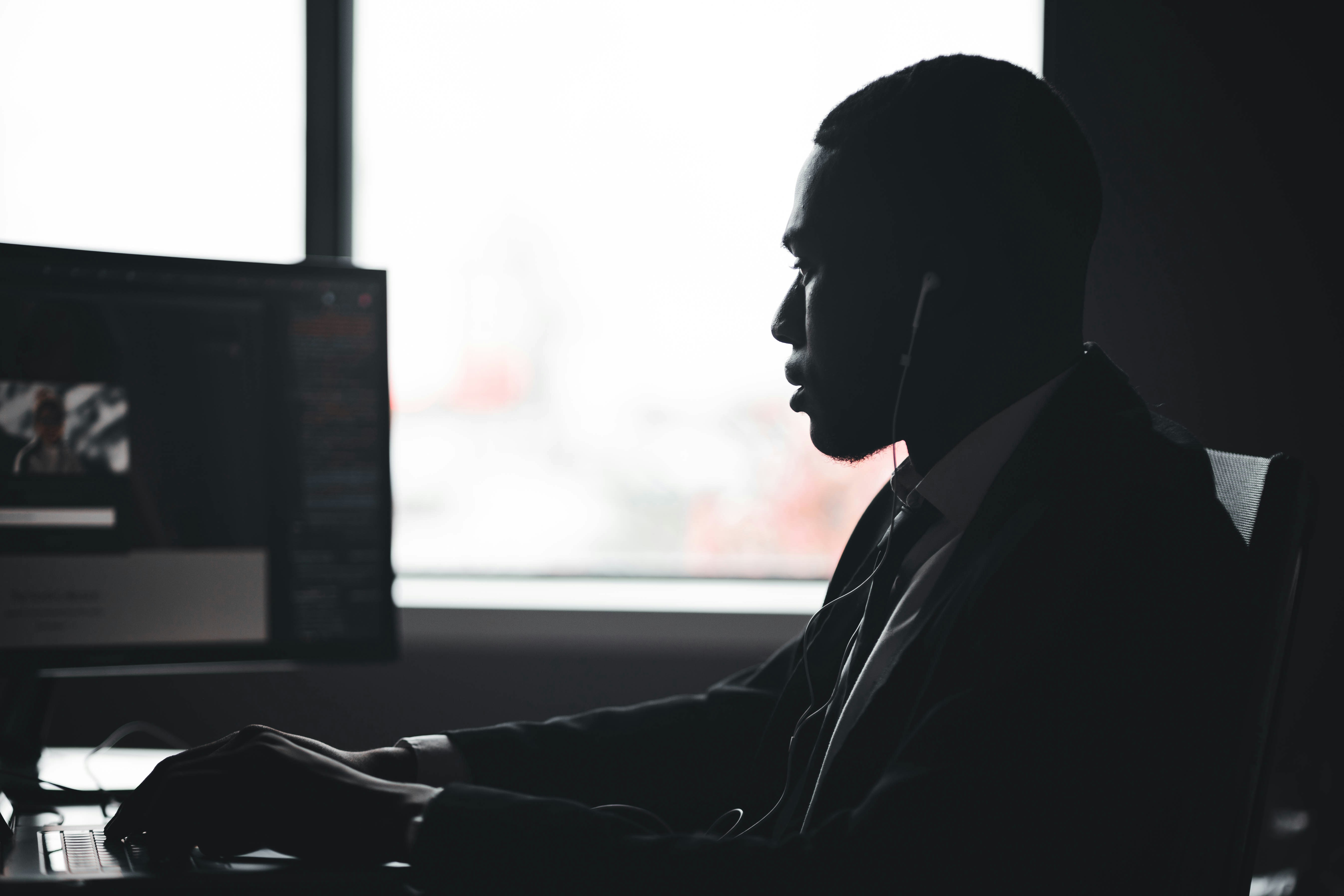 erik-mclean-ZItVc0E8dSc-unsplash